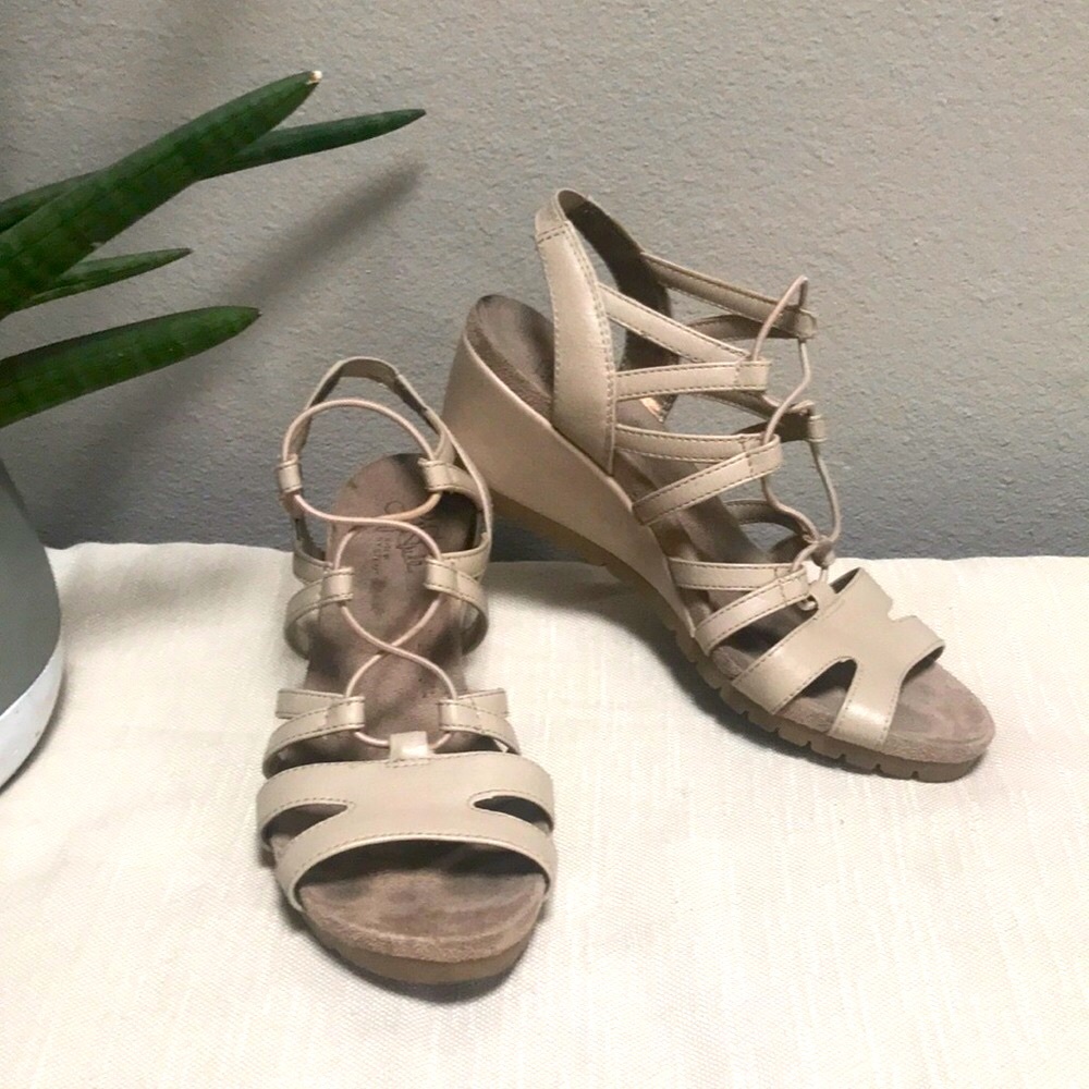 Life Stride Nadira tan wedge soft system insole sandals shoes size 8.5 heels